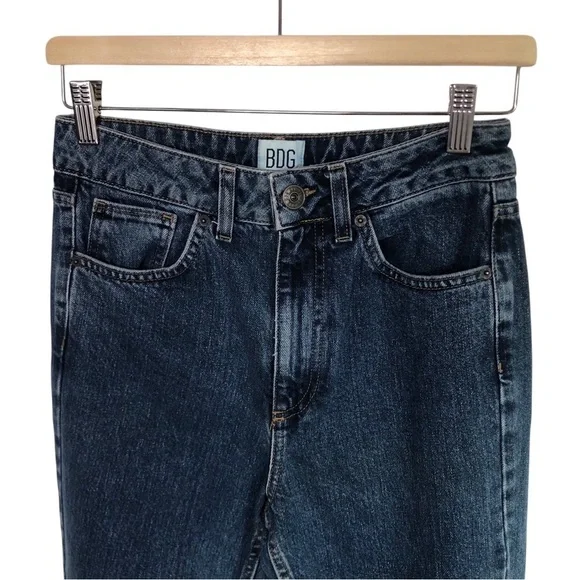 URBAN OUTFITTERS BDG Mom High Rise Medium Wash Rigid Denim Jeans Size 26 - Picture 3 of 8